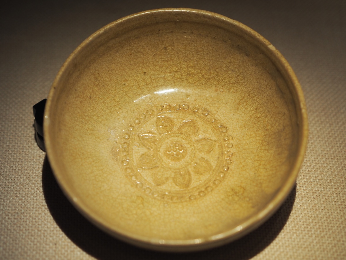 隋青釉莲花纹瓷钵武汉博物馆藏