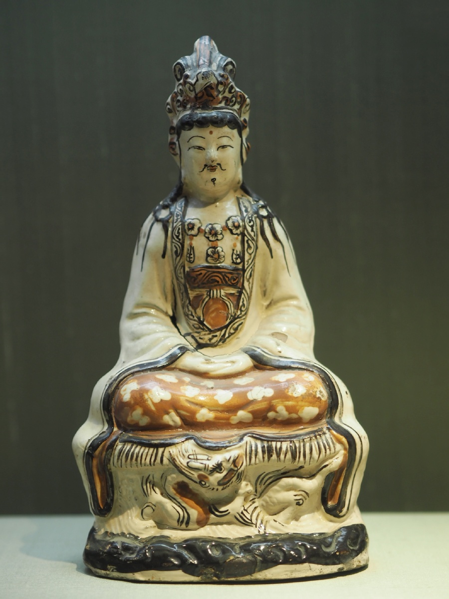 元磁州窑白地黑褐彩观音坐像苏州博物馆藏