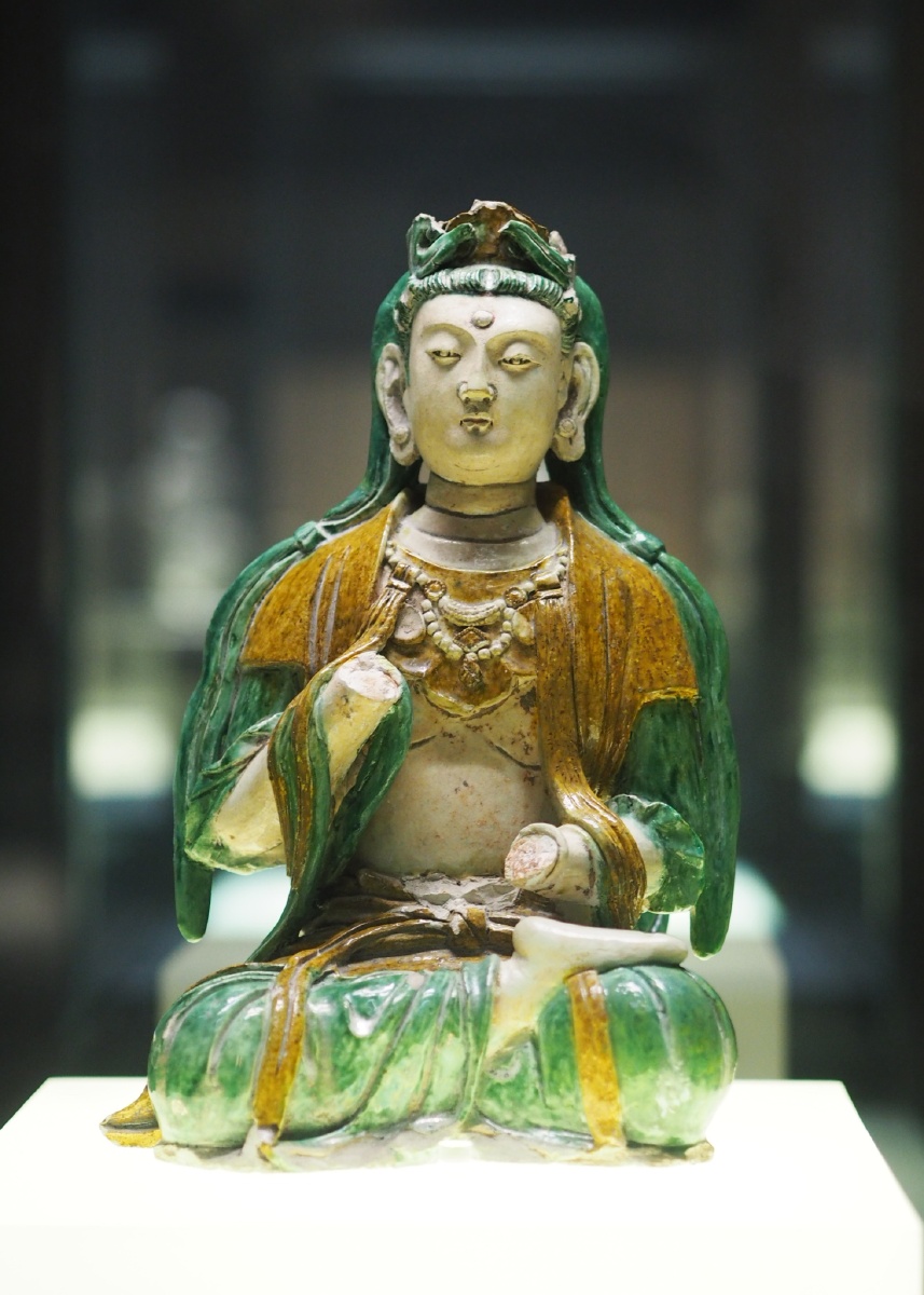 [辽] 龙泉务窑三彩菩萨像 北京门头沟区博物馆藏