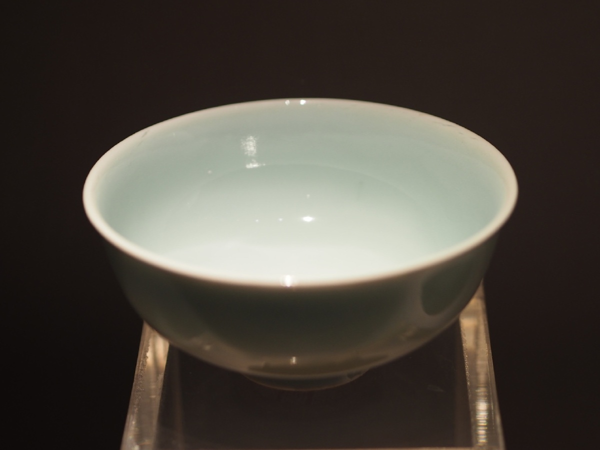 [明] 翠青釉瓷碗 武汉博物馆藏