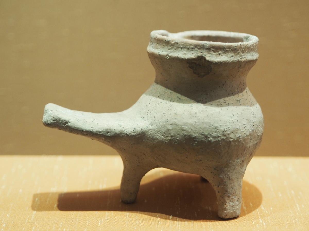 马家浜文化红砂陶鬲苏州博物馆藏