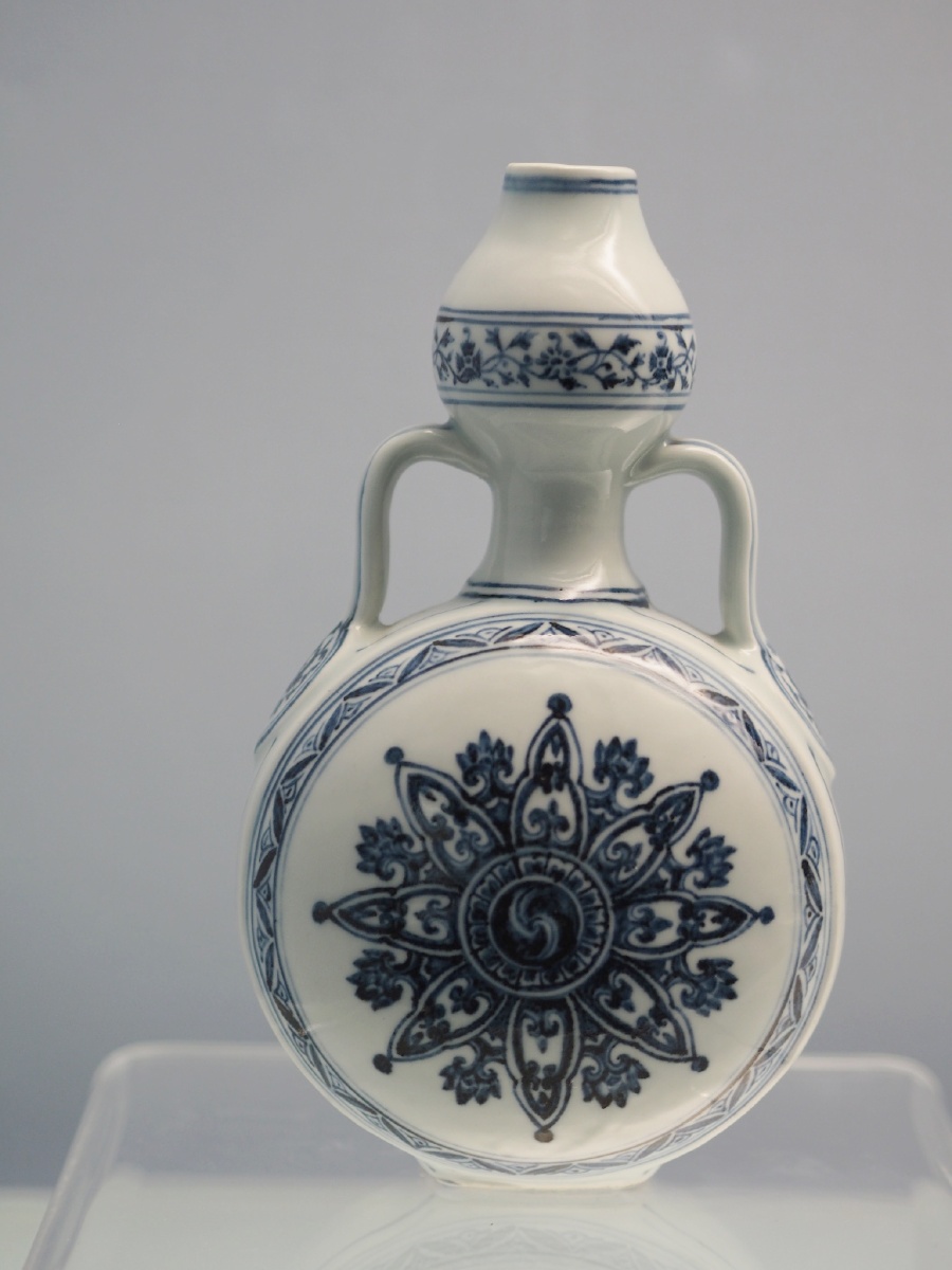 明宣德景德镇窑青花双耳扁壶上海博物馆藏