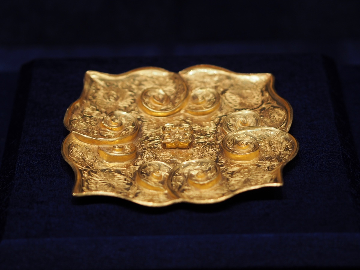 元闻宣造缠枝莲花纹金盘南京博物院藏