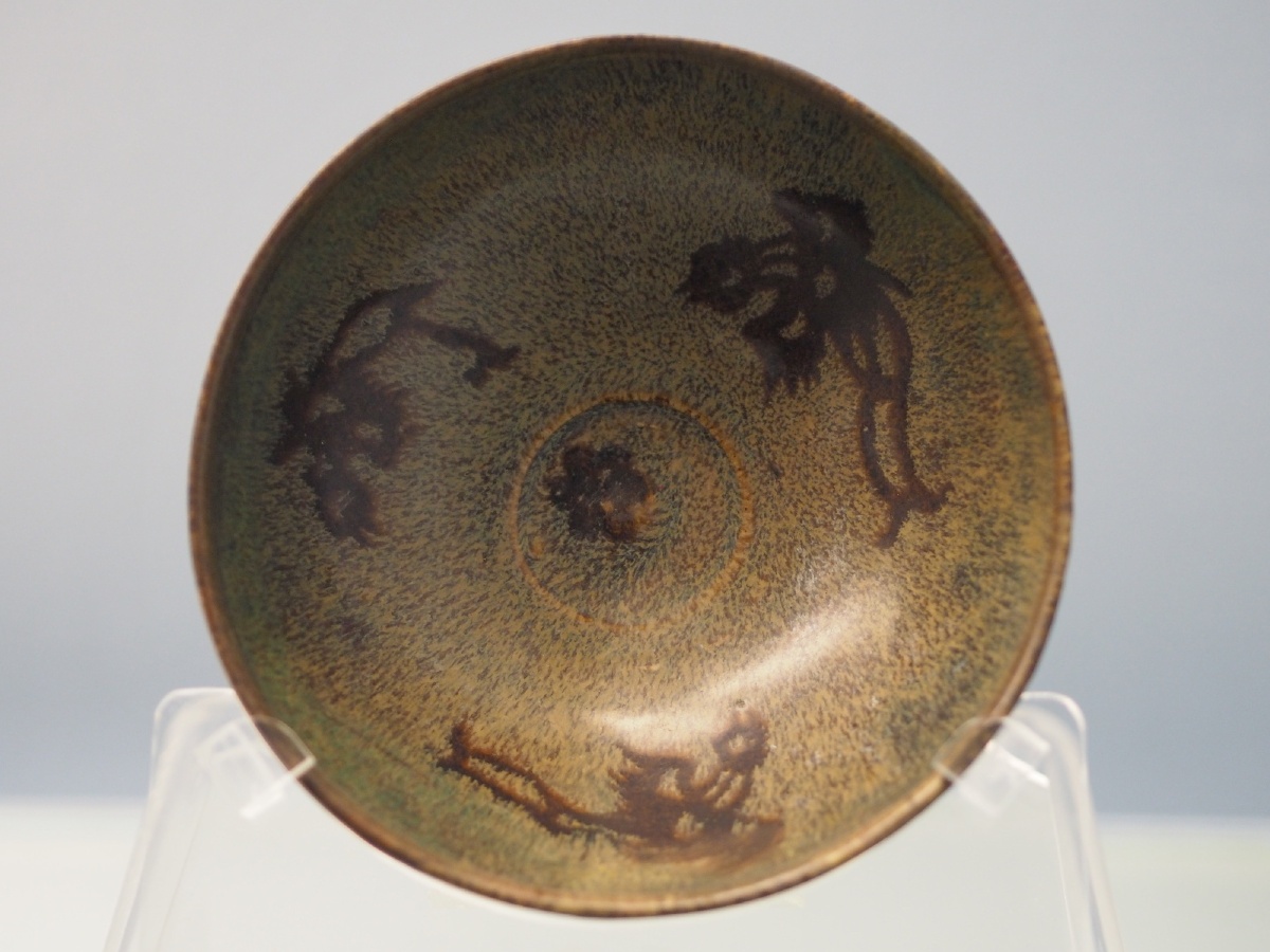 宋吉州窑剪纸贴花三凤纹碗上海博物馆藏