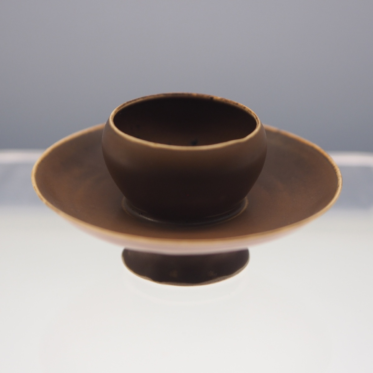 [北宋] 定窑酱釉色盏托 上海博物馆藏