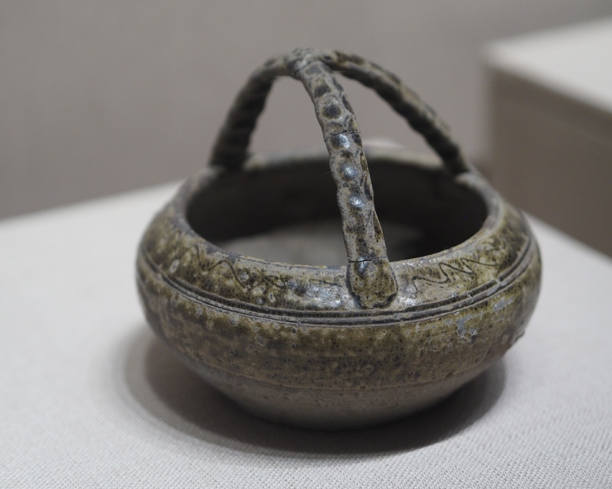 三国吴陶提梁熏炉常州博物馆藏