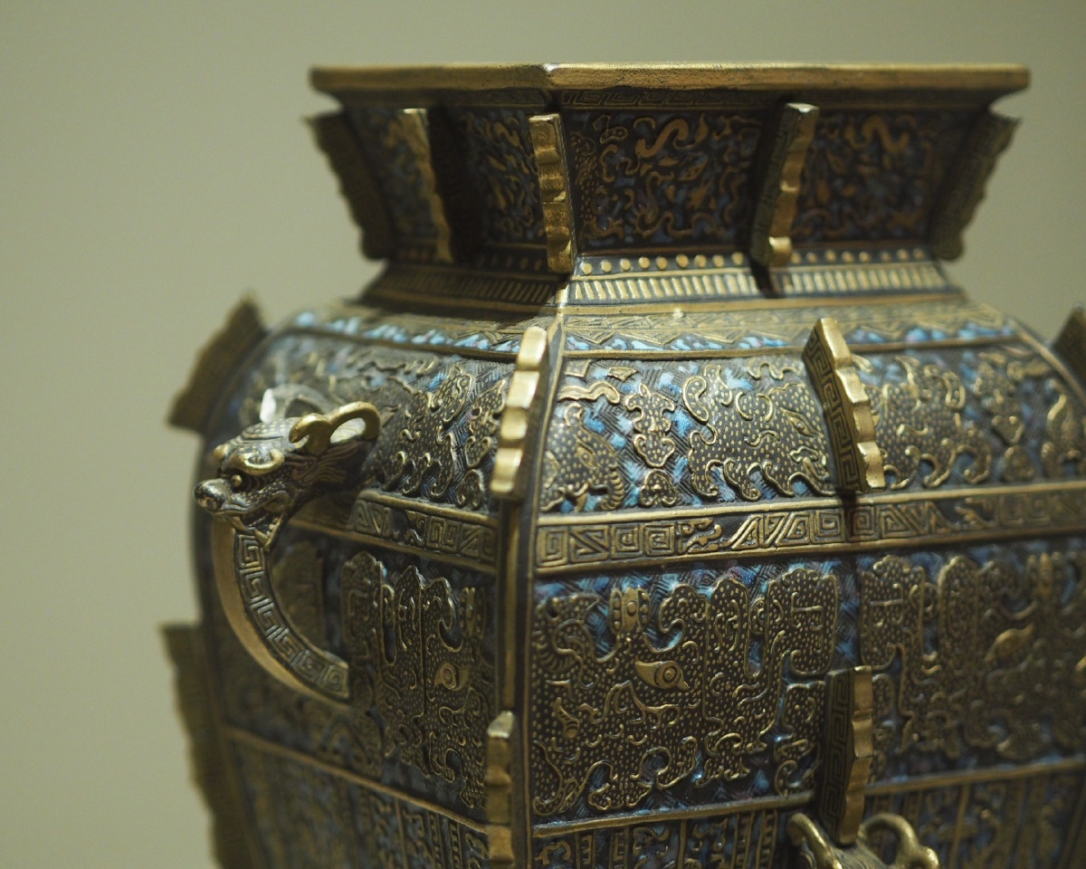 清乾隆古铜珐琅彩出脊四龙罍沈阳故宫博物院藏