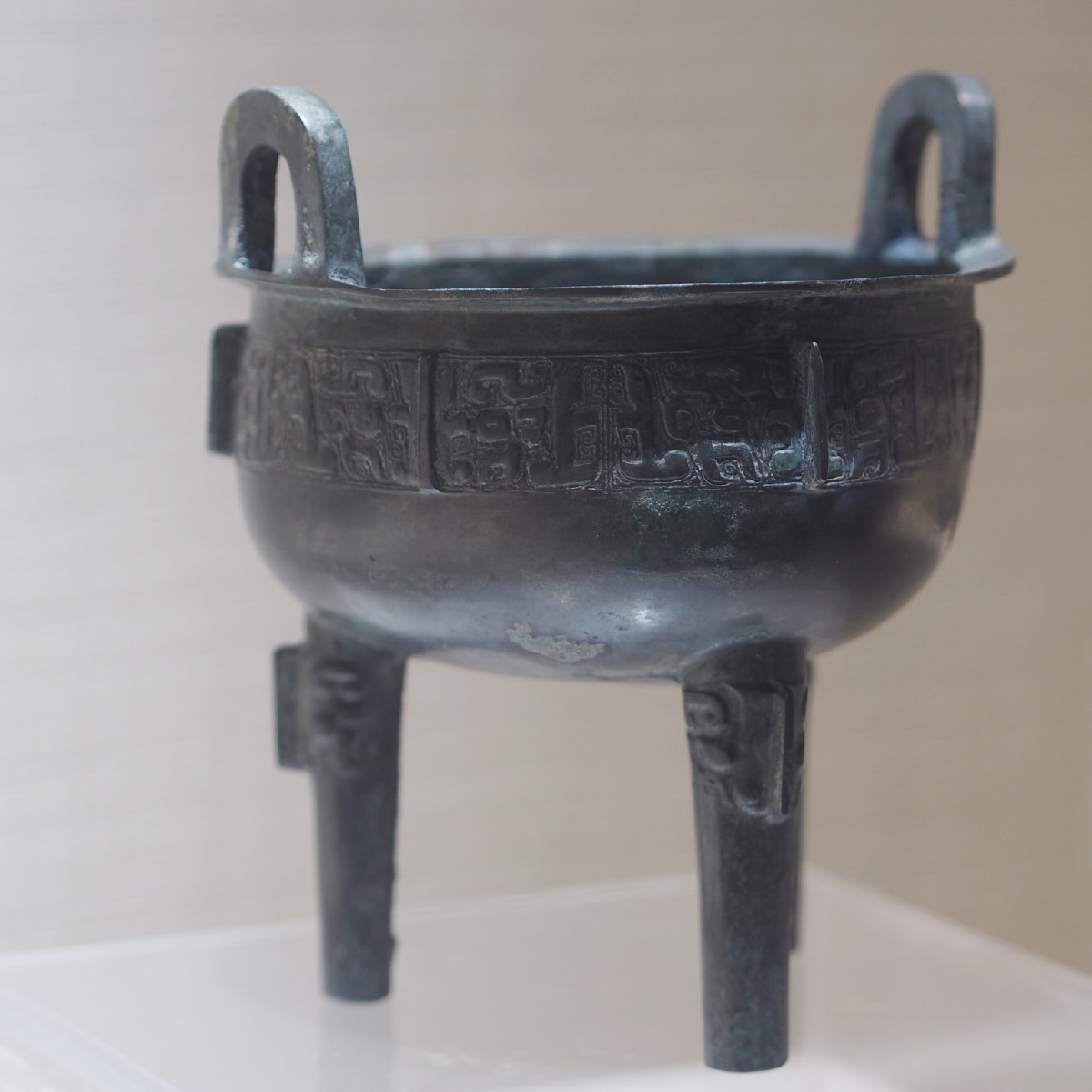 西周饕餮纹三足鼎苏州东吴博物馆藏