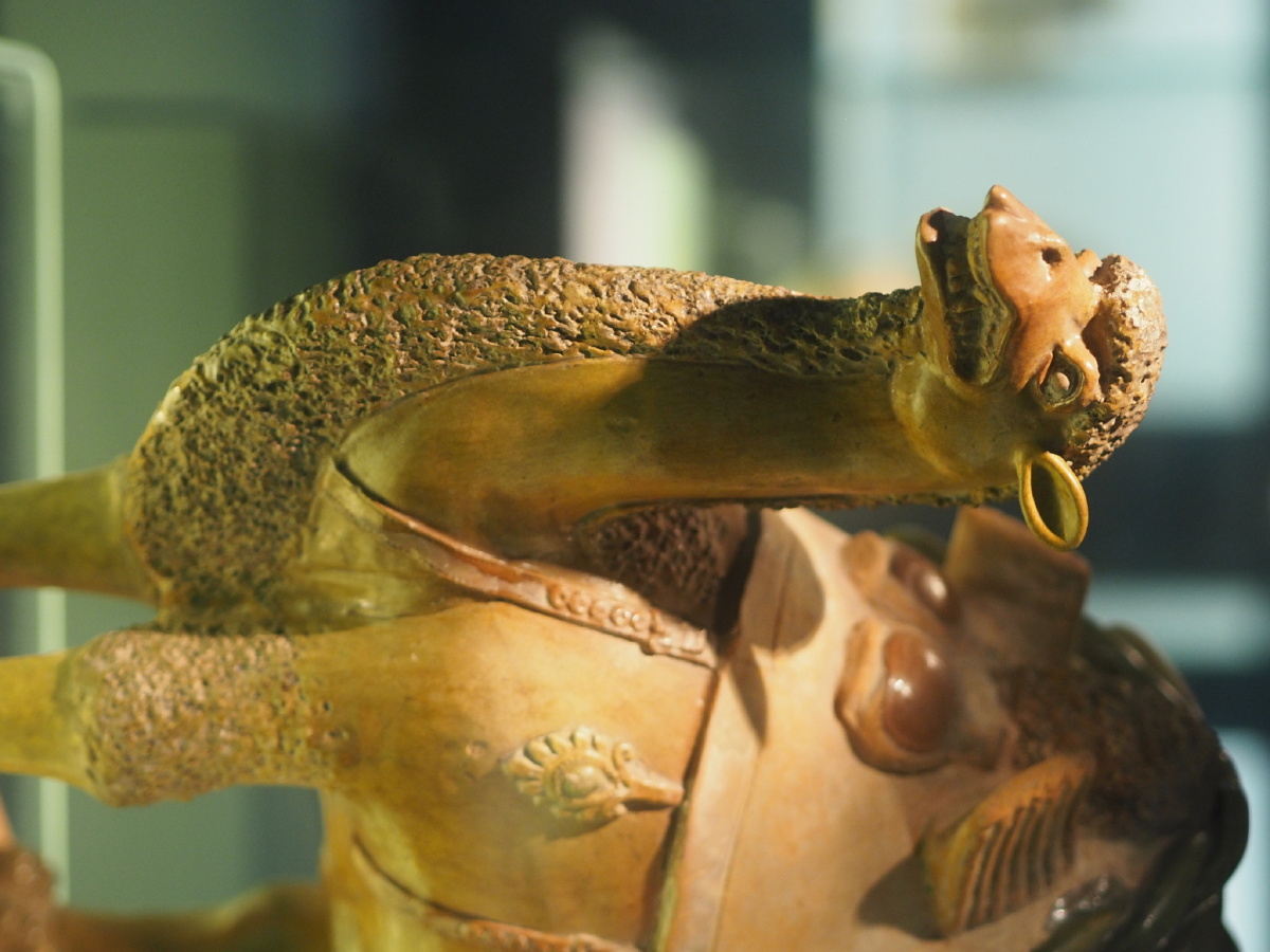 隋彩色釉陶骆驼上海博物馆藏