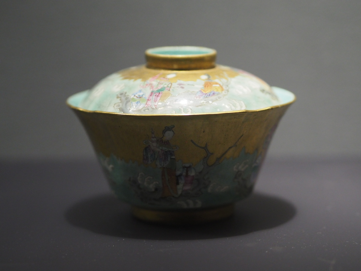 清道光金地粉彩麻姑祝寿盖碗湖南省博物馆藏