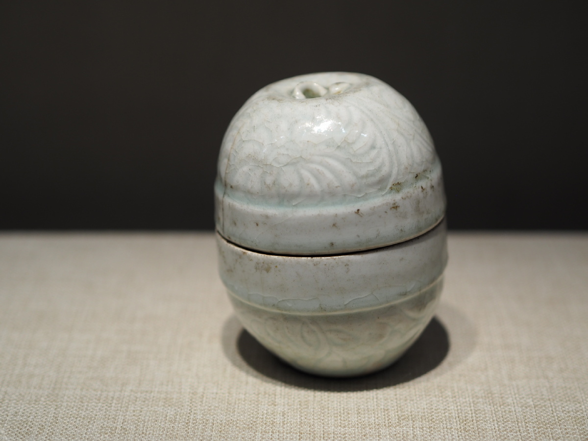 北宋景德镇窑青白釉瓷粉盒镇江博物馆藏