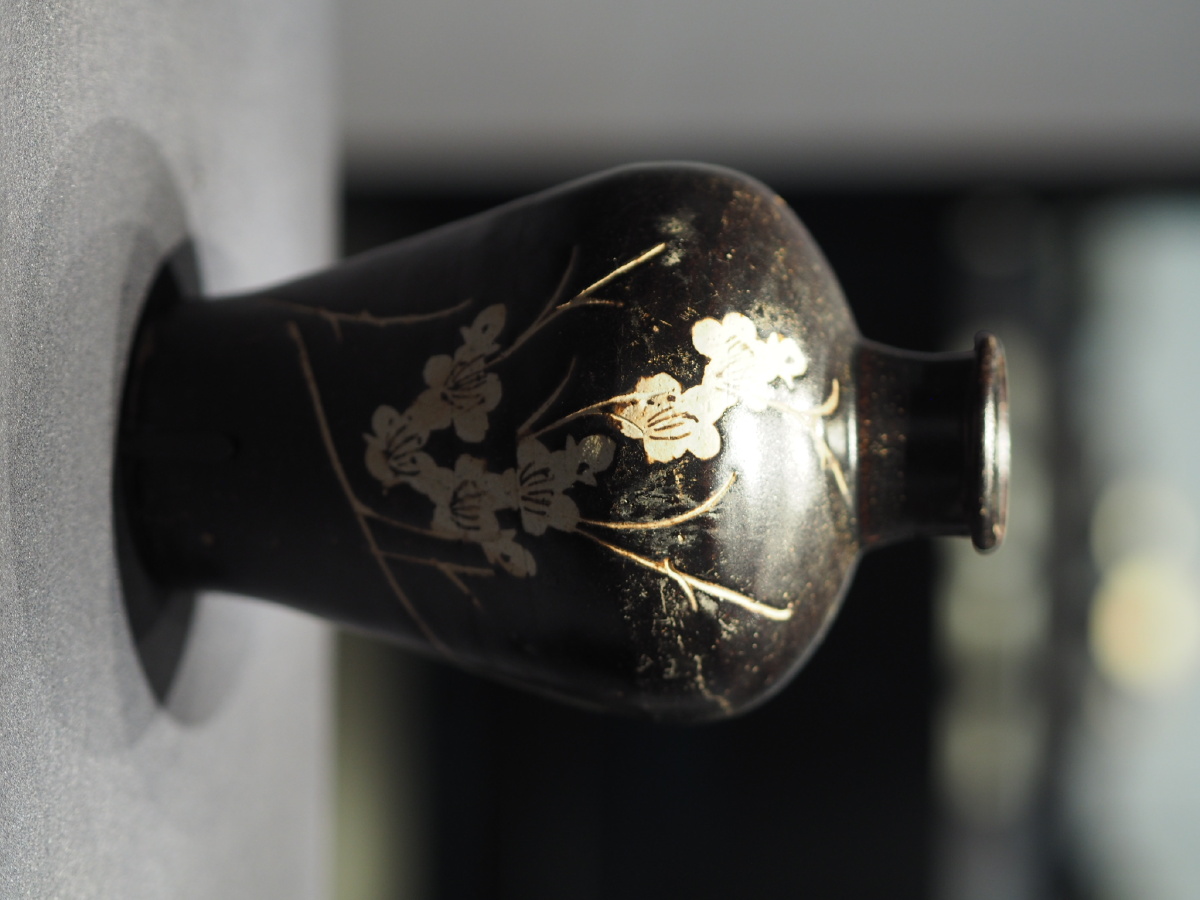 [宋] 黑釉剔花梅纹梅瓶 江西省博物馆藏