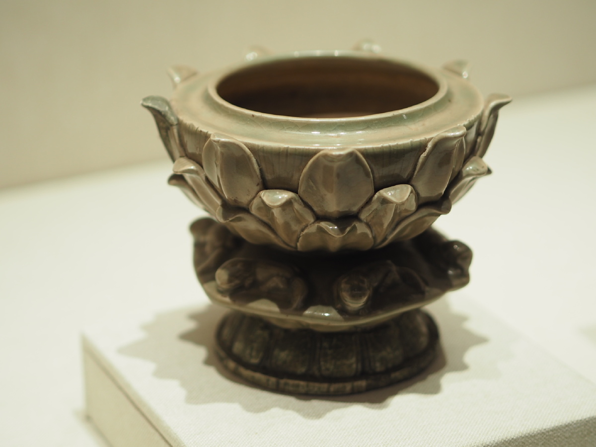 北宋耀州窑青釉莲花炉深圳博物馆藏