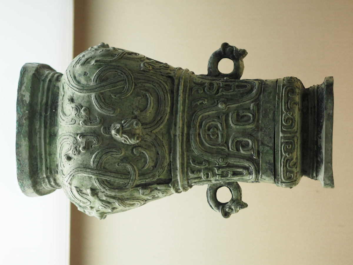 春秋龙纹方壶上海博物馆藏