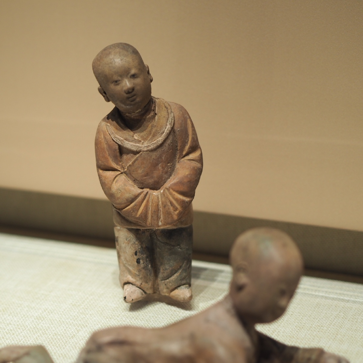 宋泥塑童戏像镇江博物馆藏