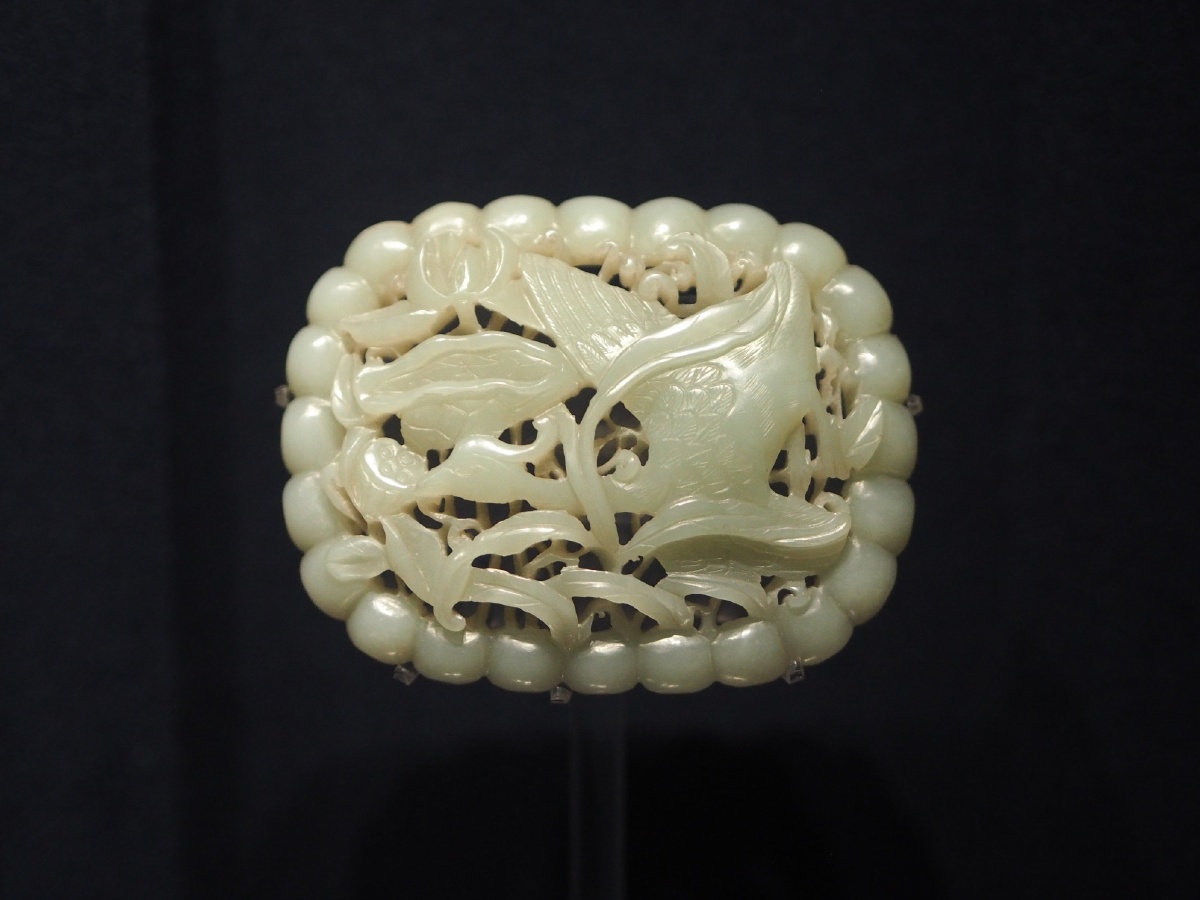 明天鹅连珠纹玉饰上海博物馆藏