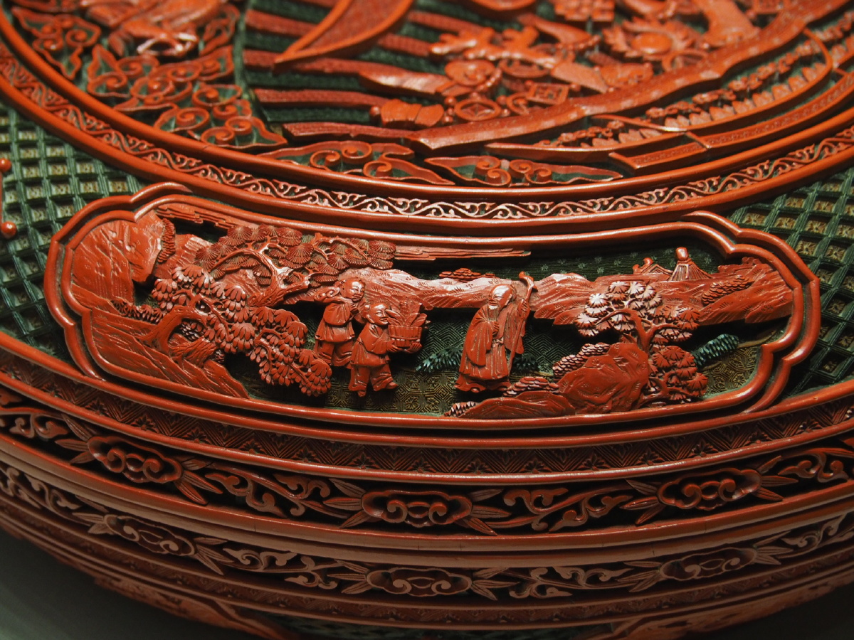 清乾隆剔红寿春图圆盒故宫博物院藏