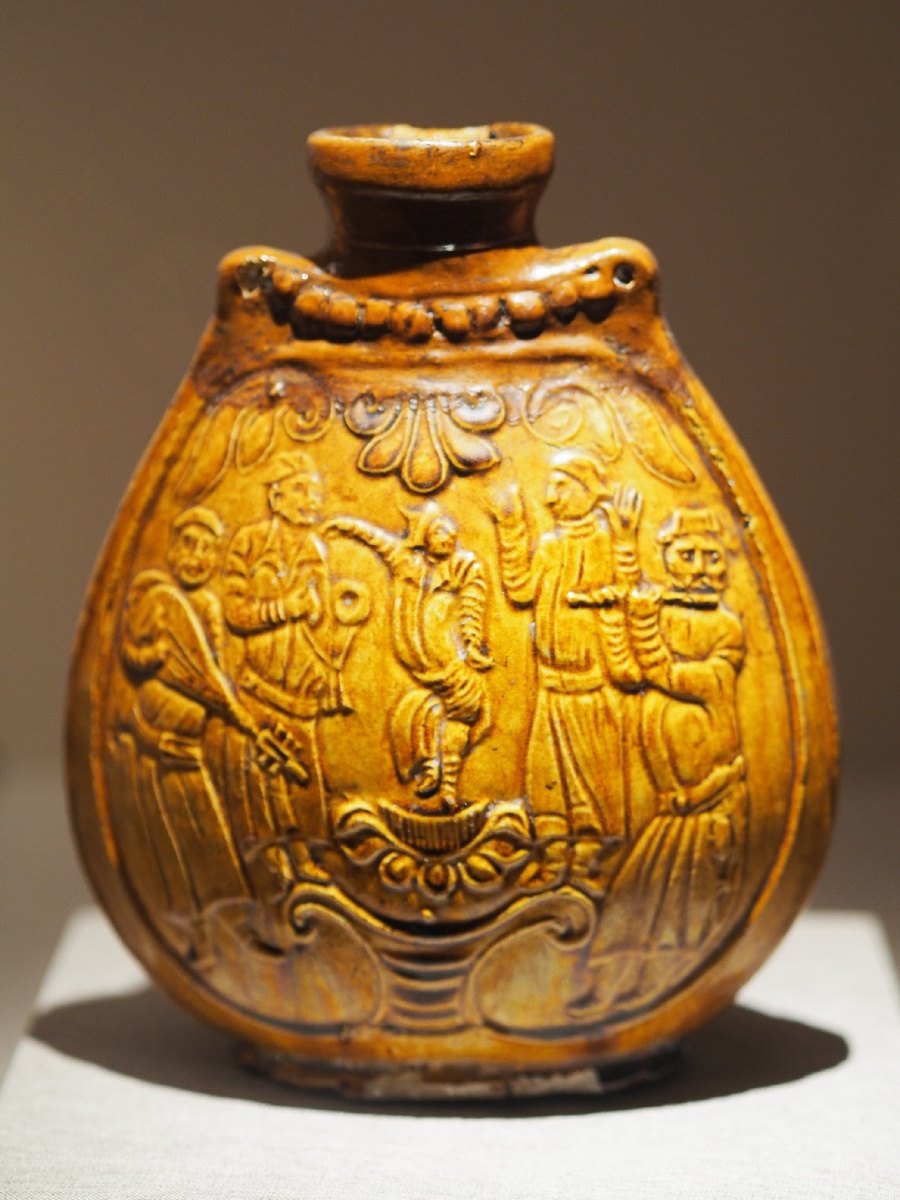 北齐黄釉瓷扁壶中国国家博物馆藏