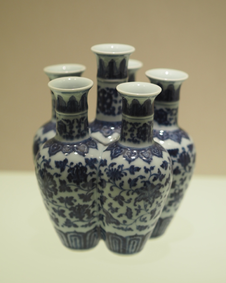 清乾隆青花缠枝莲纹六连瓶辽宁省博物馆藏