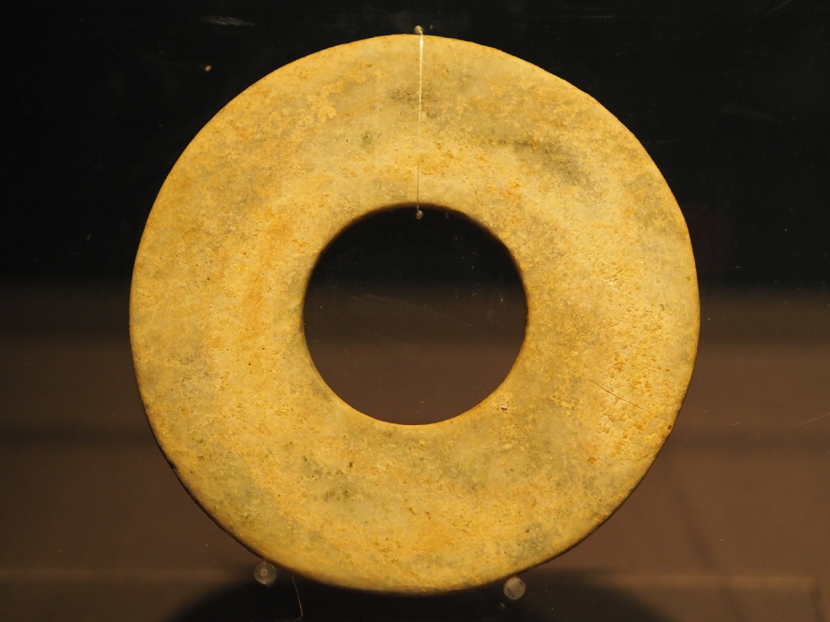 [新石器时代·小河沿文化] 玉璧 敖汉旗博物馆藏