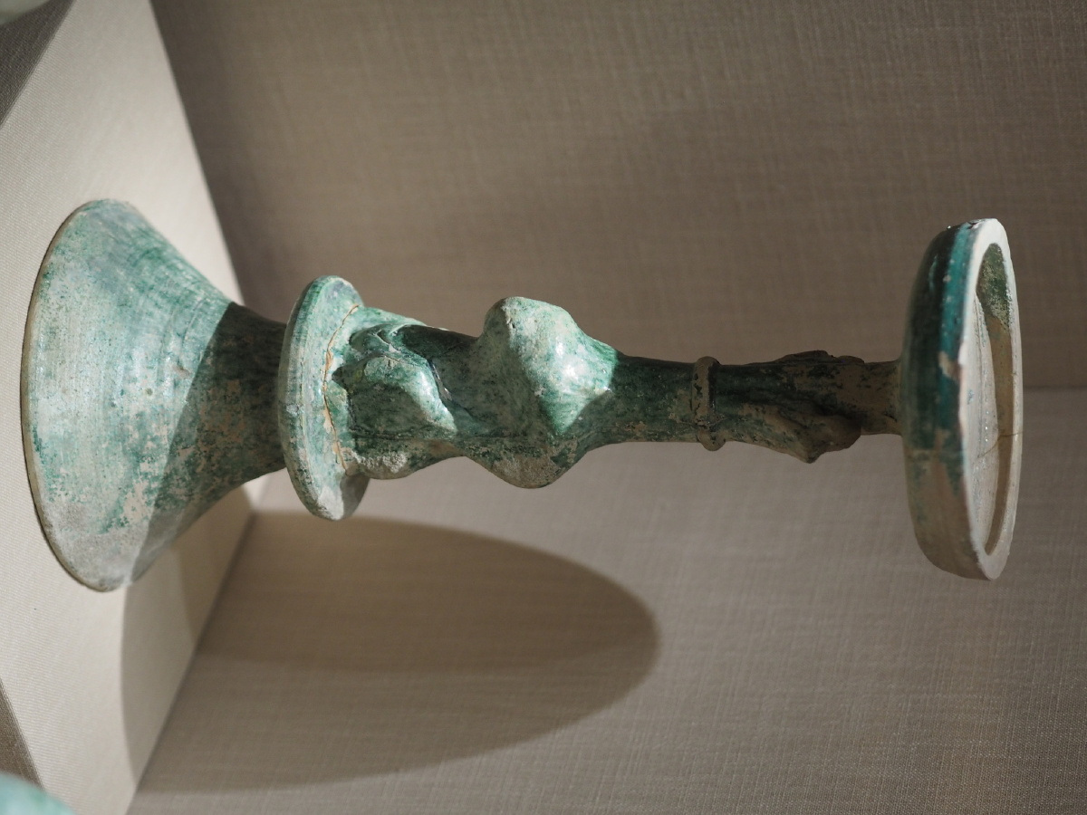 东汉绿釉陶灯宁夏博物馆藏