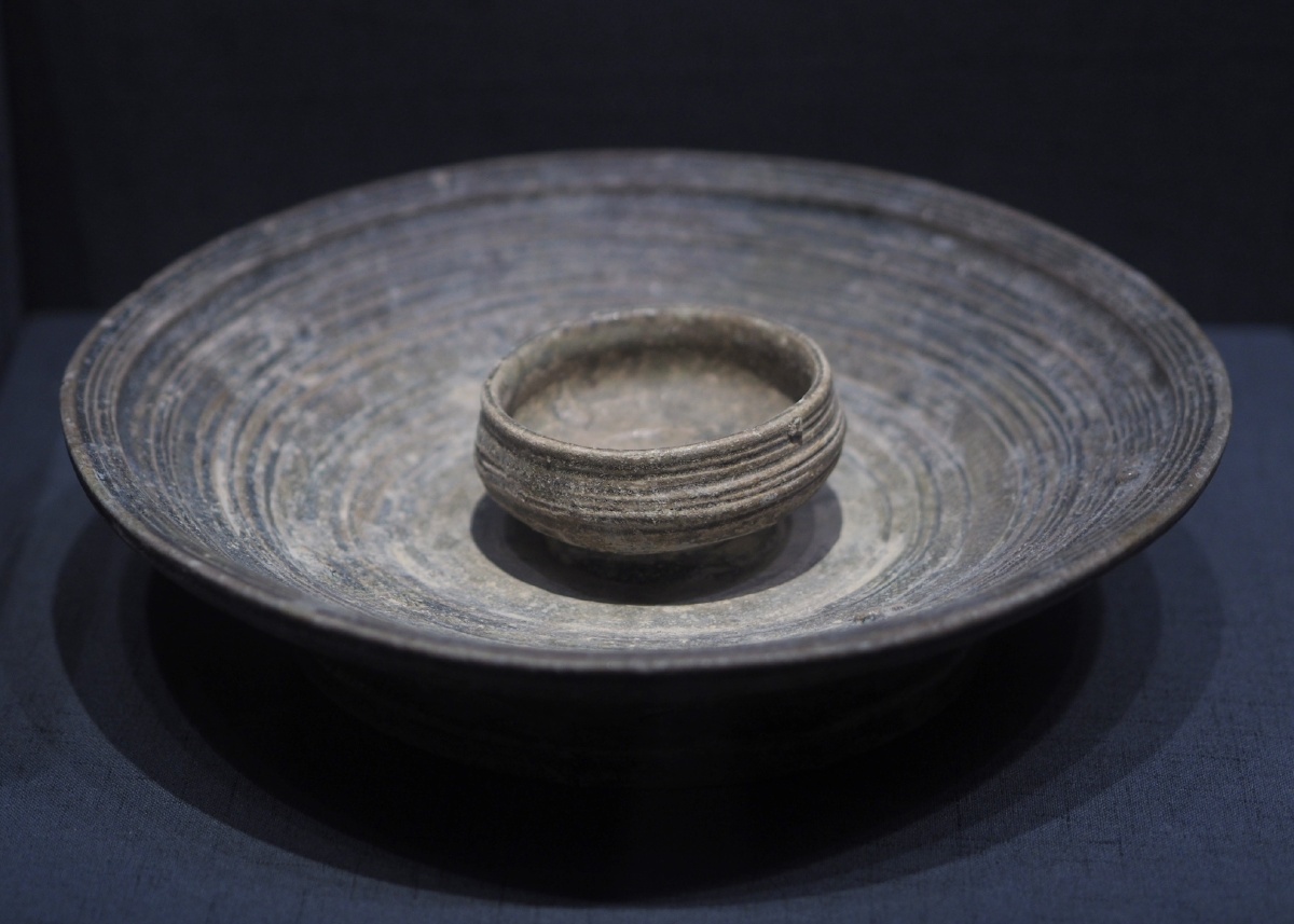 西周原始瓷簋式盘杭州博物馆藏