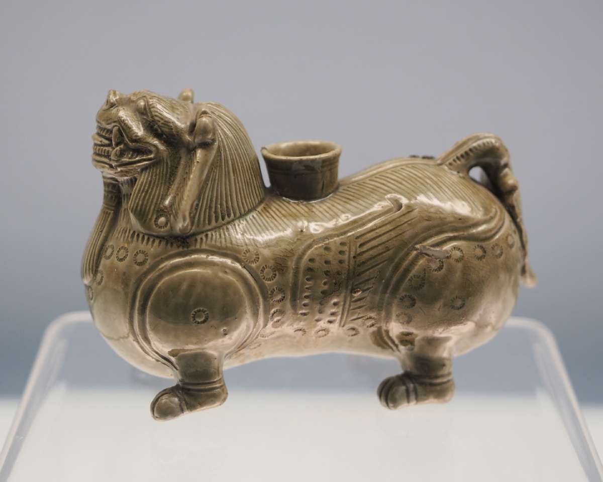 西晋青釉狮形辟邪上海博物馆藏