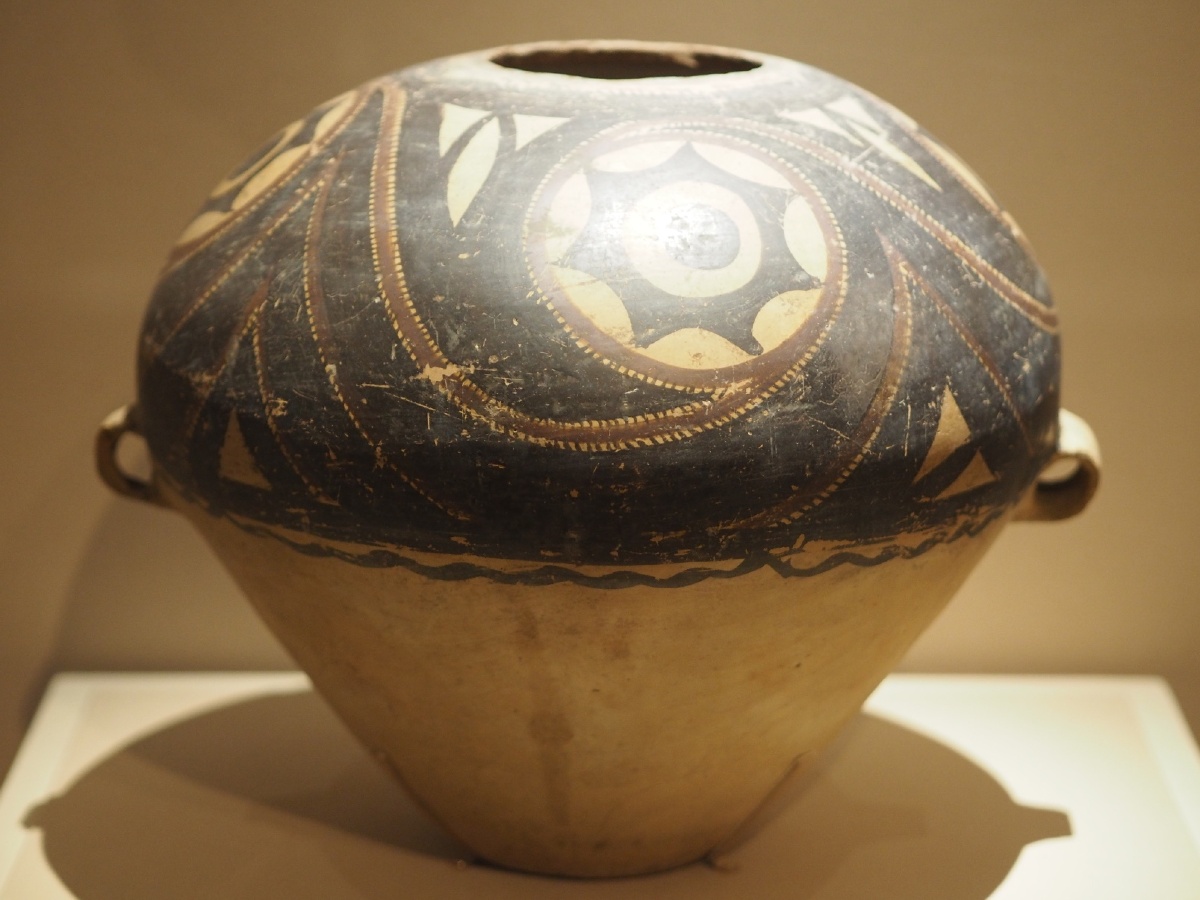 新石器时代半山文化圆点芒角纹罐定西市博物馆藏