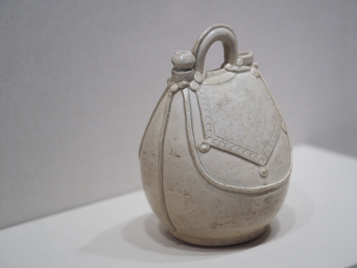 [唐] 白釉皮囊形壶 西安博物院藏