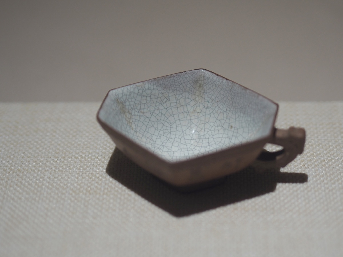 清宜兴窑六棱杯河南博物院藏