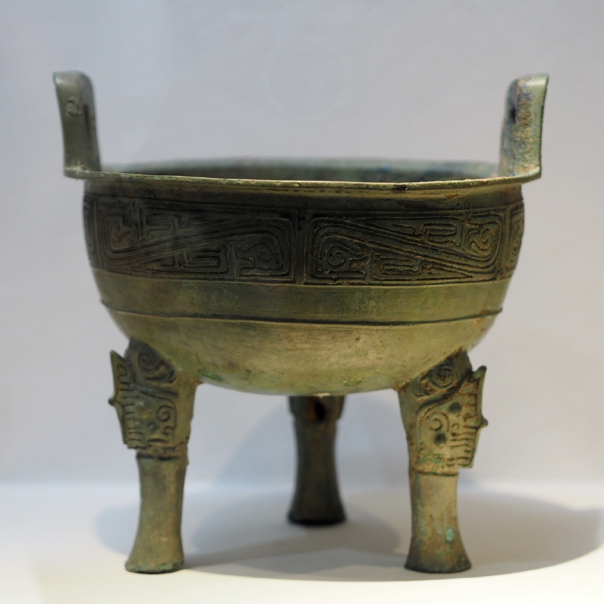春秋吴青铜夔纹鼎镇江博物馆藏