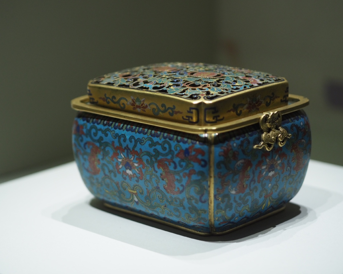 清掐丝珐琅莲蝠长方手炉沈阳故宫博物院藏