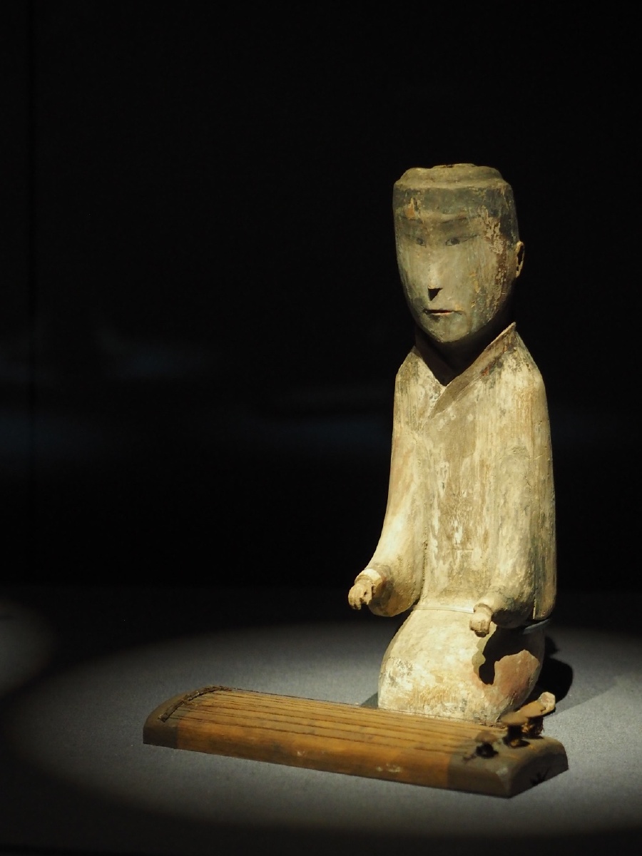 西汉抚琴乐俑湖南省博物馆藏马王堆汉墓展