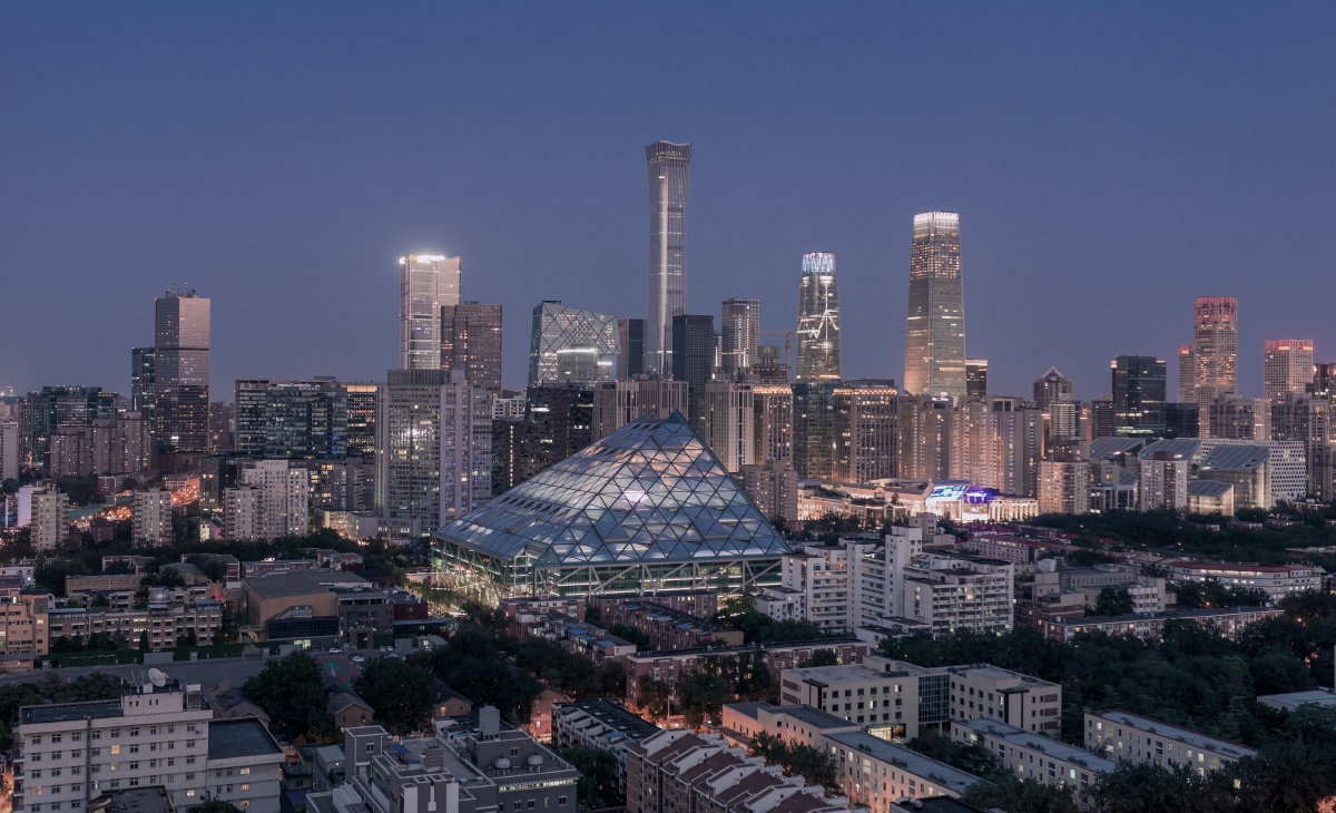 北京芳草地夜幕降临