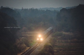 560813