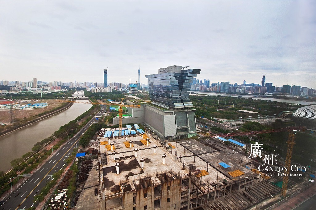 “积木”还是“棺材”？哈哈哈哈哈<br />
广州继大铜钱，铅笔，橡皮大厦之后再现棺材大厦，大名鼎鼎的香港南丰集团花50亿建造的南丰汇。