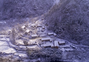 雪后的小山村