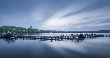 长桥卧波 未云何龙