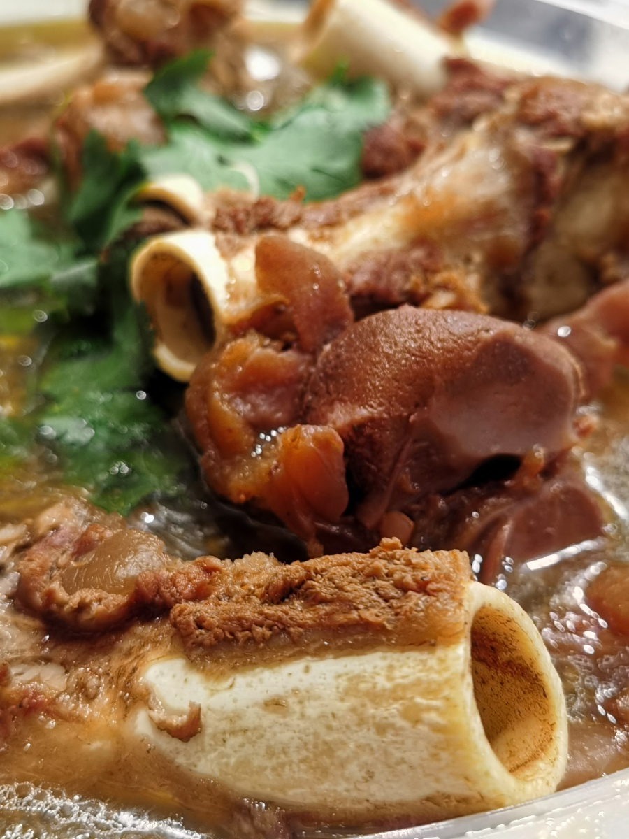 羊棒骨~羊蝎子~羊拐筋东北味,香料入菜,一切都还好滋补诱人,为了吃