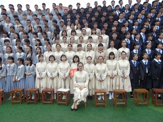 758023