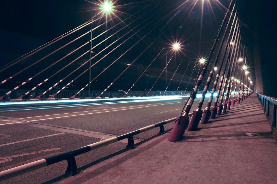 李家沱大桥夜景<br />
几何的汇聚构图----有人说李家沱大桥是我创作灵感所在地，没事就往那里跑