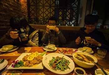 镜头先吃