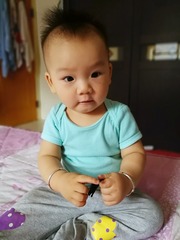 1571128