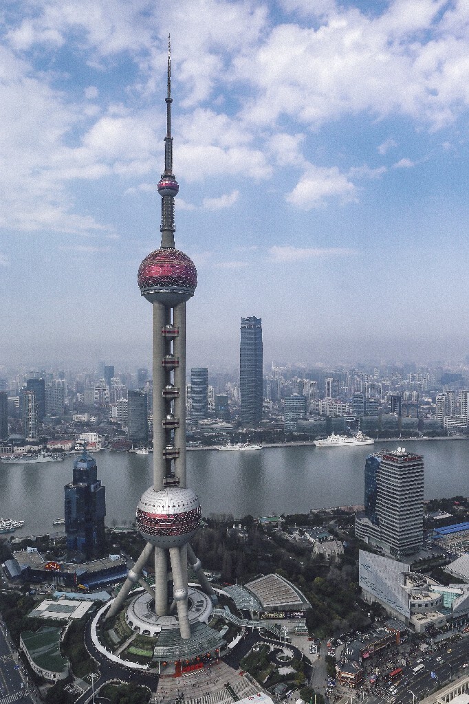 今年上海不放鞭炮 空气突然就好很多。。。