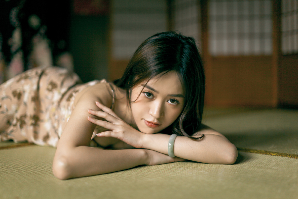 在和室拍摄的一组便装写真客照