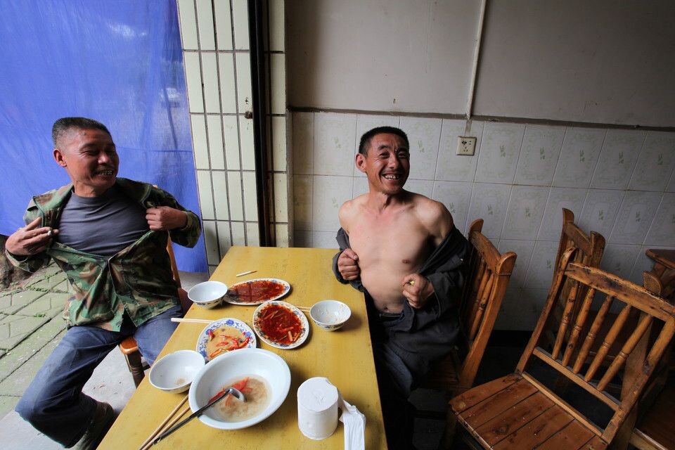酒后<br />
快乐无处不在。