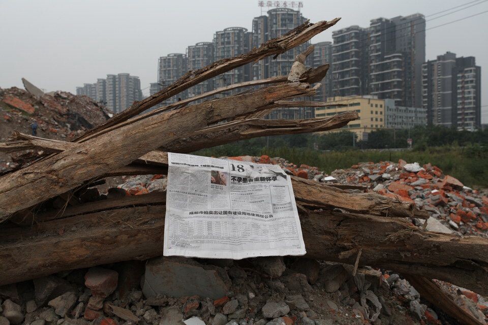 无言的见证<br />
家搬走了,思念却留下来了。