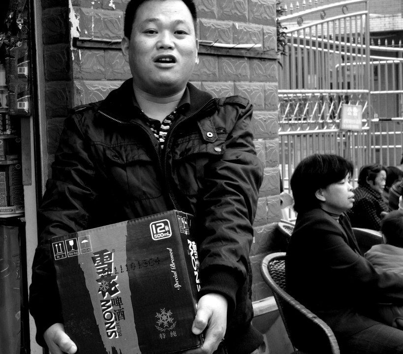 "安置"居民<br />
他姓乔,是第二代安置居民,在工厂打工