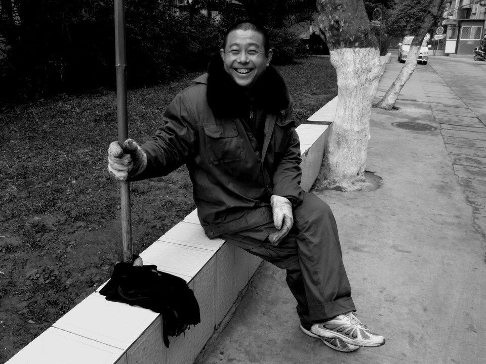 他们的2011年<br />
李安德，经过商，经营不善倒闭。2009年来小区做绿化养护。最高兴的事，买了一套百平方的商品房。心愿，明年把大生搞热闹。