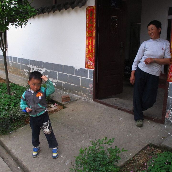 社会主义新农村----集中居住区见闻<br />
休闲的时候很多.